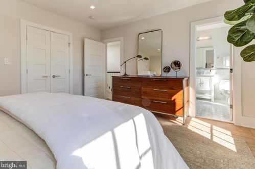 3025 Dent Pl, Washington DC 20007-2916 exterior