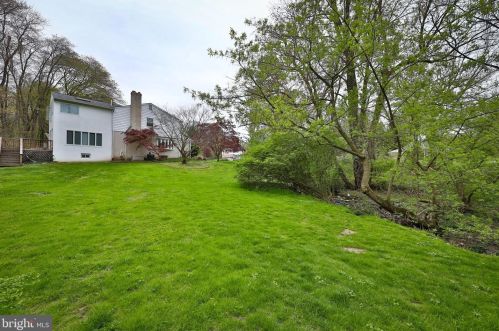 2076 Packard Ave, Huntingdon Valley PA 19006-6418 exterior