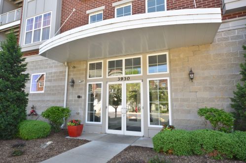 3930 Lake Dr, Milwaukee WI  53211-2448 exterior