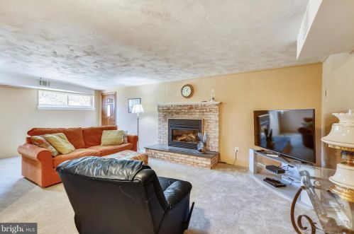 8 David Ct, Silver Spring MD exterior