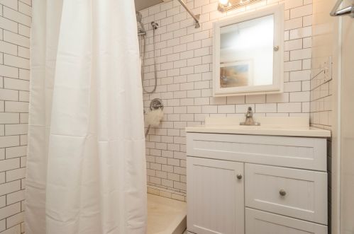 2014 Roscoe St, Chicago IL 60641-4015 exterior