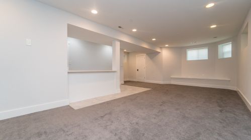 2317 Addison St, Chicago IL 60618-6042 exterior