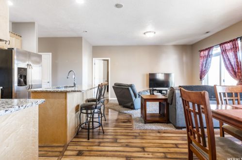 7381 Brittany Town Dr, Taylorsville UT 84084-4609 exterior