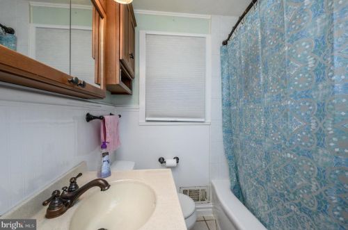 24 Benson Ln, Trenton NJ 08610-2309 exterior