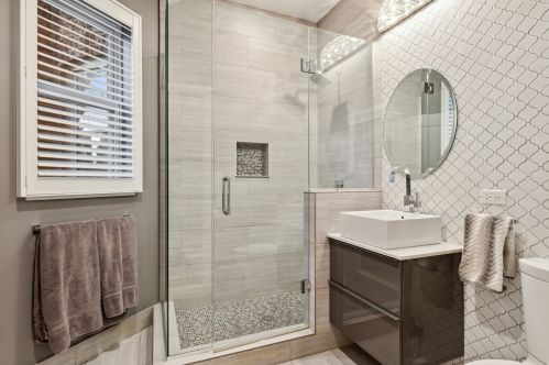 2037 Sawyer Ave, Chicago IL 60647-2703 exterior