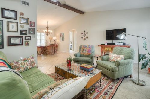 1800 Lk Dr, Huntsville TX exterior