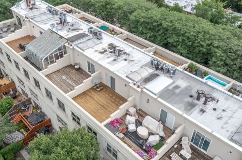 2246 Lakewood Ave, Chicago IL 60614-3629 exterior