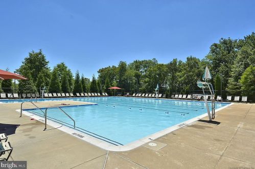 7458 Gadsby Sq, Alexandria VA 22315-5288 exterior