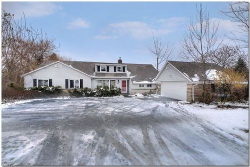 2613 Richmond Rd, Cleveland, OH 44122-1768