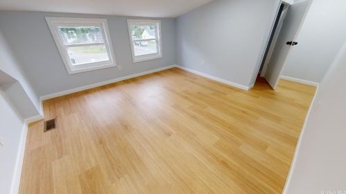 59 20 St, Huntington Station NY 11746-3202 exterior