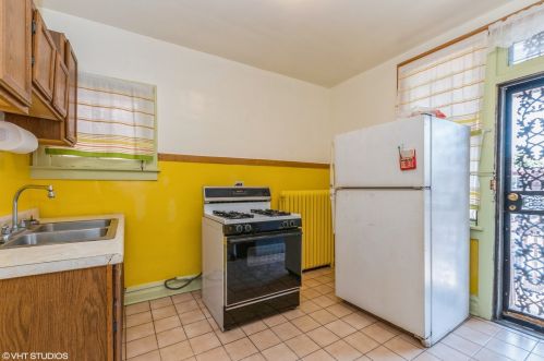 8029 Eberhart Ave, Chicago IL 60637-2411 exterior