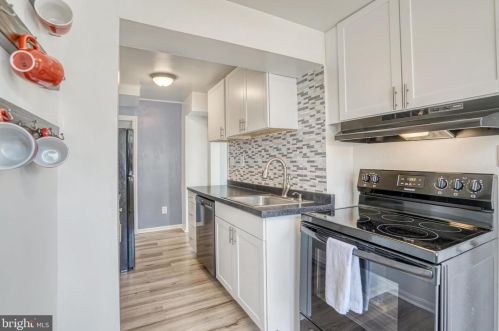 6014 Kings Hwy, Alexandria VA  22303-2232 exterior