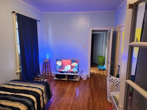 8030 Eberhart Ave, Chicago IL 60637-2484 exterior