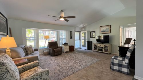 1911 Gaskins Cir, Fort Pierce FL  34952-6640 exterior