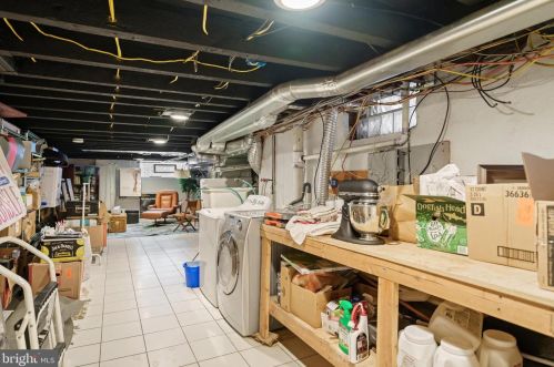 2455 Carpenter St, Philadelphia PA 19146-3907 exterior