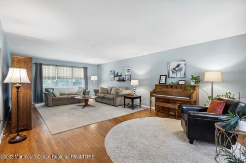 136 Lancaster Rd, East Freehold NJ 07728-3177 exterior