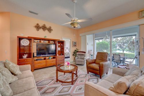 1553 Amherst Dr, Fort Pierce FL 34986-2413 exterior