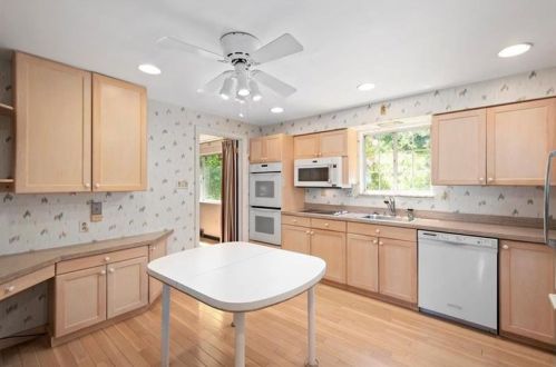 2006 Garrick Dr, Pittsburgh PA 15235-5034 exterior