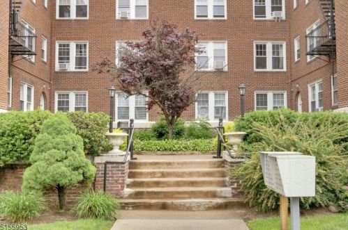 2 Altamont Ct, Morristown, NJ 07960-5325