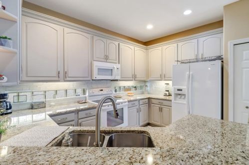 267 Glen Eagle Cir, Naples FL 34104-5715 exterior