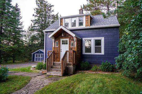 2846 Hutchinson Rd, Duluth MN 55811-2876 exterior