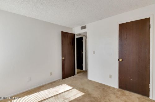 7780 Kenyon Dr, Tucson AZ 85710-4445 exterior