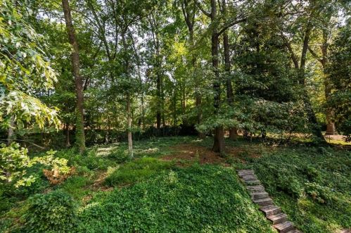 1292 Dunwoody Ln, Atlanta GA 30319-1515 exterior