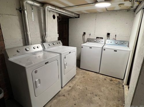 1 Rowan St, Norwalk CT 06855-1926 exterior