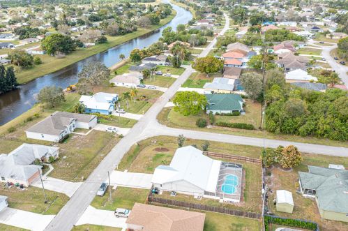 489 College Park Rd, Fort Pierce FL  34953-6224 exterior