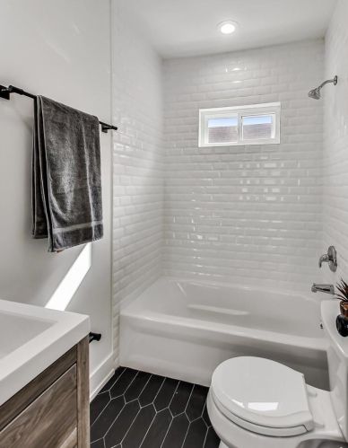 2830 Barry Ave, Chicago IL  60618-7016 exterior