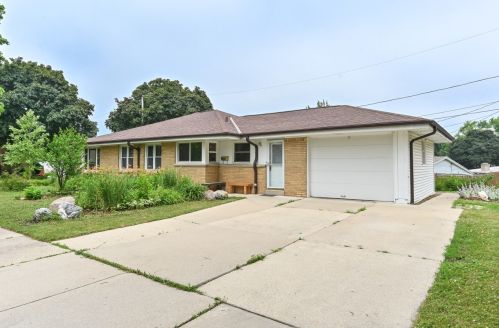 5551 Jerelyn Pl, Milwaukee WI 53219-2275 exterior