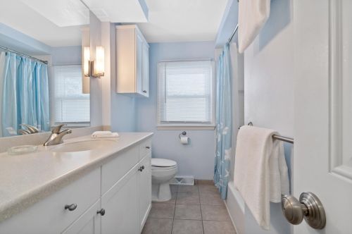 1834 Edward Ln, Milwaukee WI 53209-2814 exterior