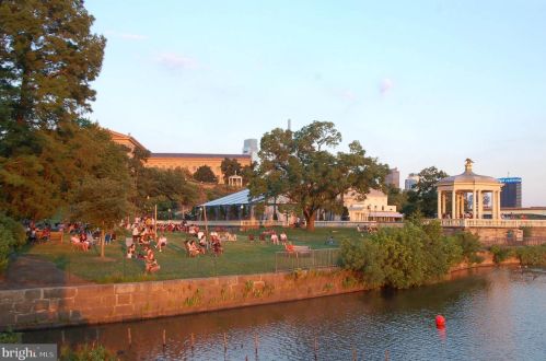 769 24 St, Philadelphia PA 19130-2539 exterior