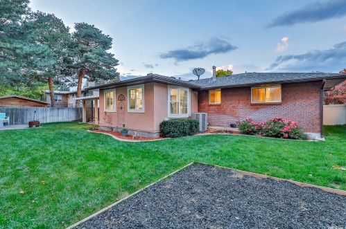 1768 Abbedale Ln, Sandy UT 84092-3723 exterior