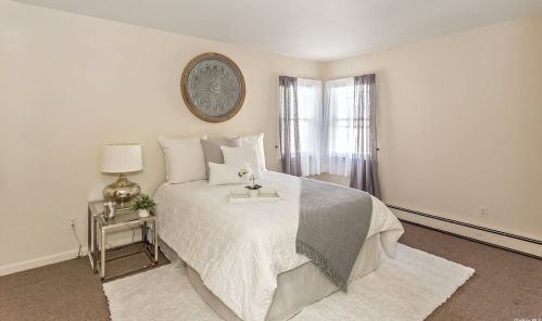 66 Avondale St, Valley Stream NY 11581-1801 exterior