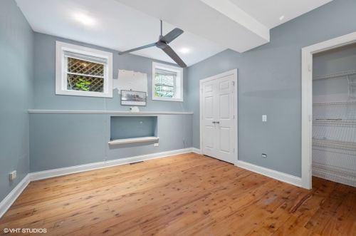 1342 Roscoe St, Chicago IL 60618-5132 exterior