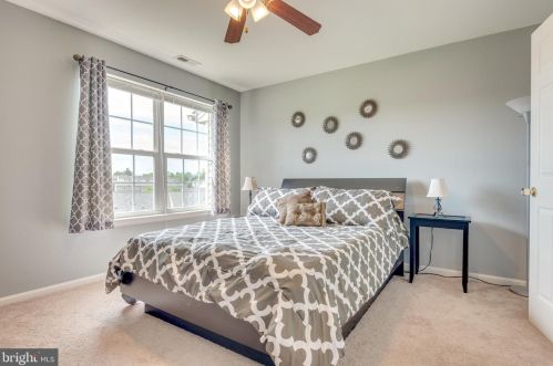 105 Knollwood Dr, Lancaster PA 17601-5613 exterior