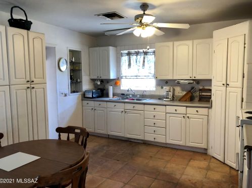 3221 Bellevue St, Tucson, AZ 85716-3905