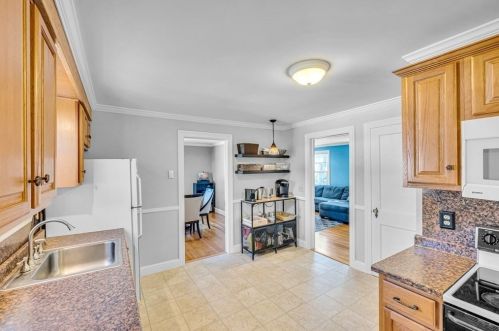 34 Powell Ave, Springfield MA 01118-2165 exterior