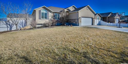 8371 Skyline Arch Dr, Taylorsville, UT 84081-4931