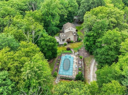 152 Burr Hl Rd, Deep River CT 06419-1170 exterior