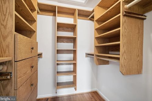 6638 Madison Mclean Dr, Mc Lean VA 22101-2901 exterior