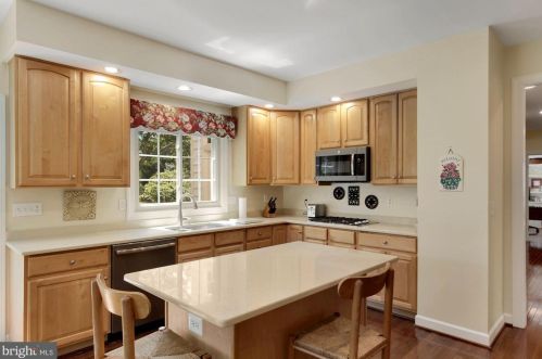 916 Brick Mnr Cir, Silver Spring MD 20905-3819 exterior