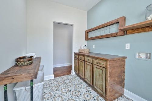 1477 Mercer Ave, Atlanta GA  30337-1515 exterior