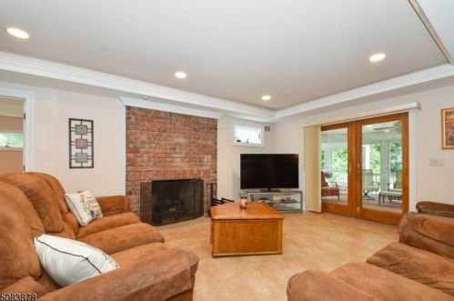 1 Briarcliffe Dr, Scotch Plains NJ 07076-2314 exterior