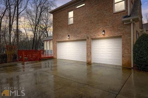 235 Lake Summit Vw, Atlanta GA  30342-1979 exterior