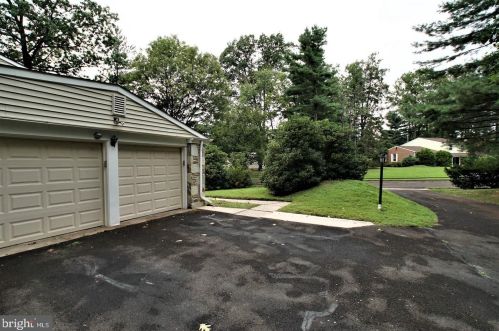 3847 Brookdale Ave, Huntingdon Valley, PA 19006-2424