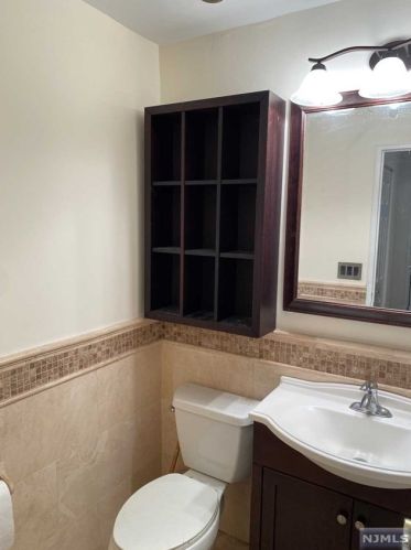 1111 River Rd, Edgewater NJ 07020-1335 exterior