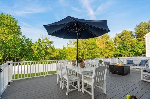 29 Hubbard Rd, Dover NH 03820-4273 exterior