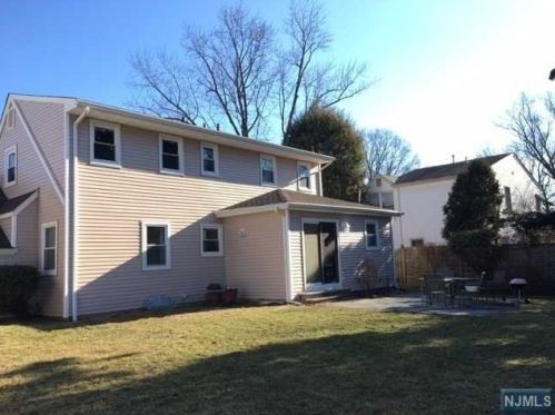 11 Lois Ave, Demarest NJ  07627-2219 exterior